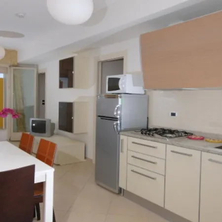 Sea View Penthouse With Hydro-Massage Бібіоне