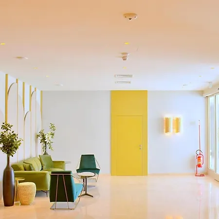 Sea View Penthouse With Hydro-Massage Апартаменти