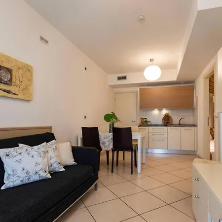 Sea View Penthouse With Hydro-massage Appartamento *